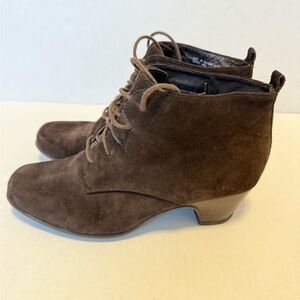 Clarks Women’s Dark Brown Lace Up Suede Boots